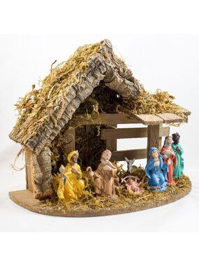 Vintage Nativity Scene Creche with Resin Figures Made in Italy 001
